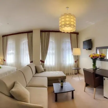 Boutique Palais Royal Hotel